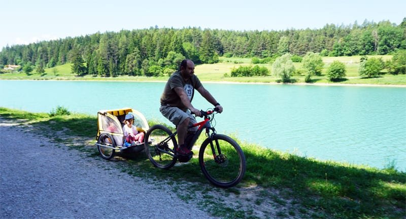 in bicicletta ai due laghi di coredo con i bambini