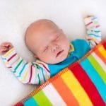 Come devono dormire i neonati: consigli per la nanna sicura